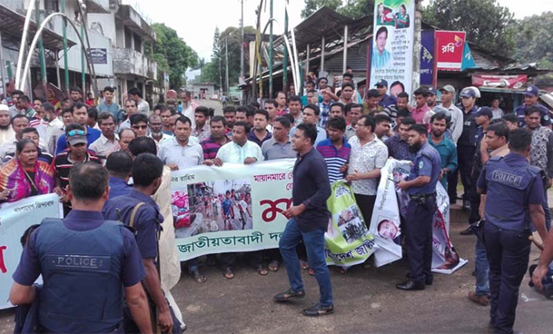 খাগড়াছড়িতে বিএনপির মানববন্ধনে পুলিশের বাঁধা, সংঘর্ষে আহত ১০ ।।   