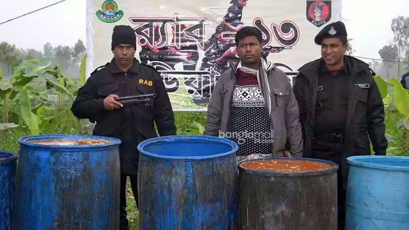 রংপুরে ২২৫০ লিটার চোলাই মদসহ যুবলীগ নেতা গ্রেফতার ।।