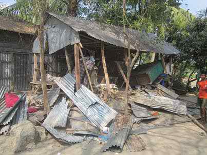 ঋষিপল্লীতে ছাত্রলীগ নামধারী সন্ত্রাসীদের তান্ডব ।। আহত ১৫ গ্রামবাসী