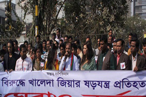 খালেদা জিয়ার বাড়ী ঘেরাও কর্মসুচিতে পুলিশের বাঁধা।।বনানী মাঠে সমাবেশ মুক্তিযোদ্ধা সন্তান ক