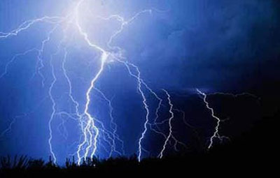 নেত্রকোনায় হঠাৎ বজ্রপাতে ৩ শিক্ষার্থীর মৃত্যু ।।