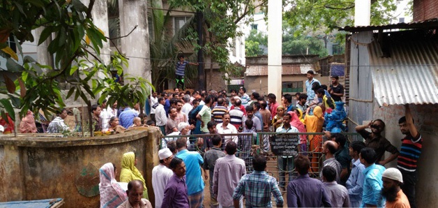 একফোঁটা জলের জন্য পাম্পে অবস্থান করে বিক্ষোভ ।।