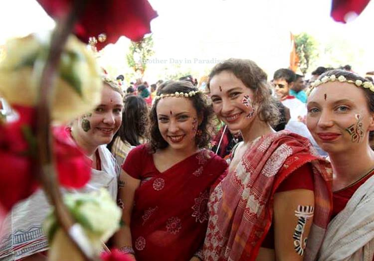 এবার বর্ষবরণেও  ভিনদেশিদের সক্রিয় অংশগ্রহণ ।।