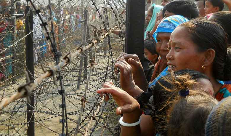 বাংলা নববর্ষে ঠাকুরগাঁওয়ে সীমান্তে দুই বাংলার মিলনমেলা ।।