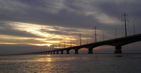 বিকল্প ব্যবস্থা না থাকায় ৪৫ মিনিট অন্ধকারে বঙ্গবন্ধু সেতু ।।