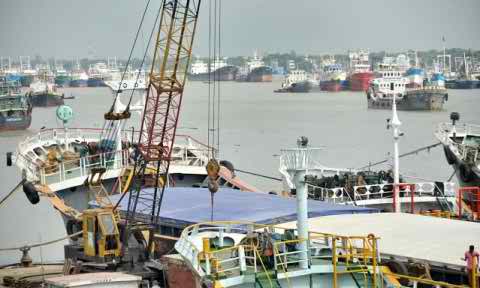 আগামীকাল থেকে সারাদেশে নৌযান ধর্মঘট ।।