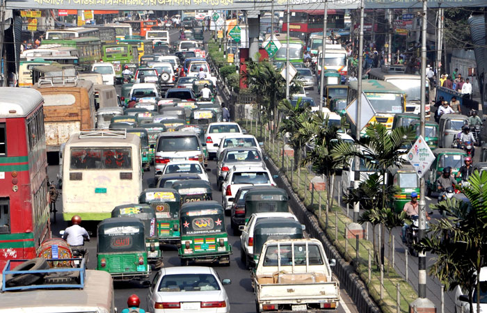 রাজধানীতে প্রতিনিয়ত বাড়ছে ব্যক্তিগত গাড়ির সংখ্যা ।।