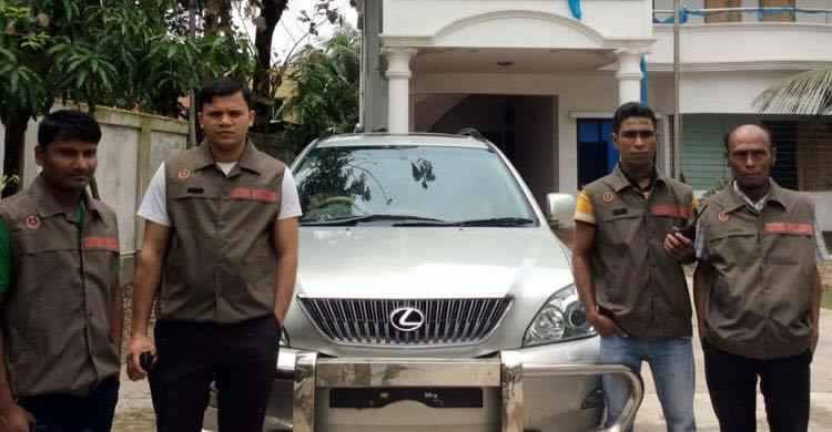 খোলা চিঠি সহ বিলাসবহুল গড়ী শুল্ক দপ্তরের সামনে রেখে পালালেন মালিক