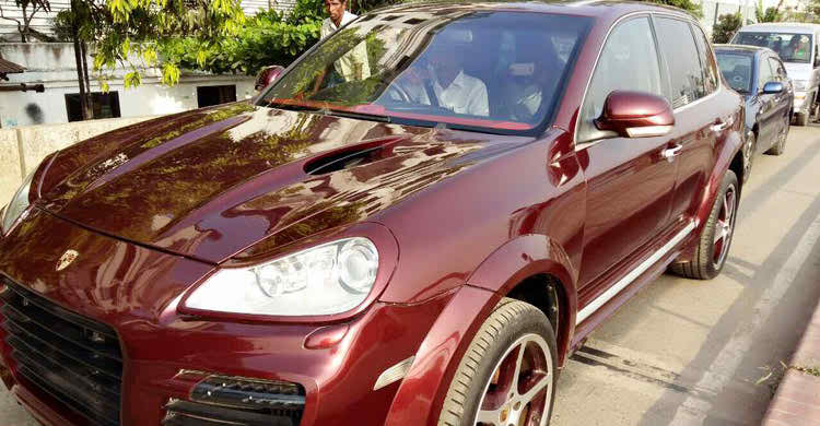 এমপি কোটায় কেনা বিলাসবহুল গাড়ি জব্দ ।।