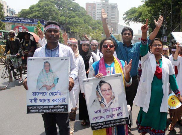 আজ সন্ধ্যার পর থেকে নার্সদের আমরণ অনশন শুরু হয়েছে