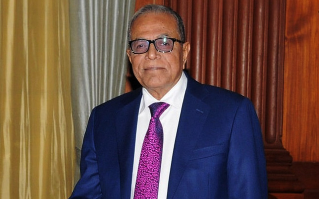 জাতীয় সংসদের প্রেস বক্সে গণমাধ্যমকর্মীদের সঙ্গে রাষ্ট্রপতি আবদুল হামিদের কুশল বিনিময়