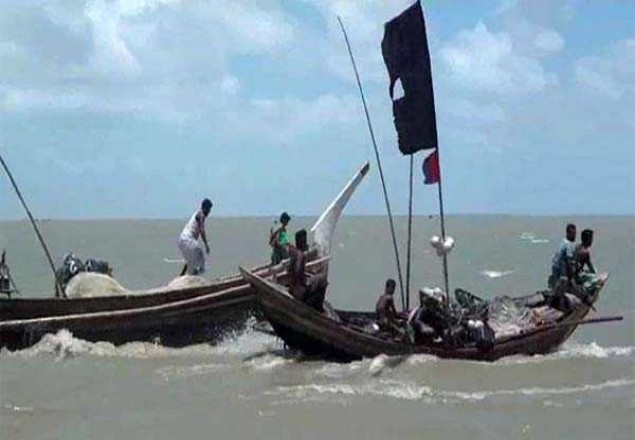 বাংলাদেশী ৯ জেলেকে ধরে নিয়ে গেছে বিএসএফ।।  ১১ ভারতীয় জেলেকে ধরেছে বিজিবি...