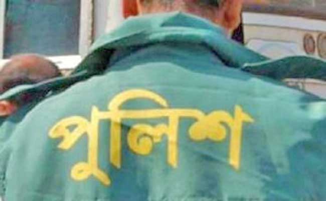 চট্টগ্রামে নগরীতে দ্রুতগামী ট্রাকের চাপায় পুলিশের এএসআই নিহত ।।