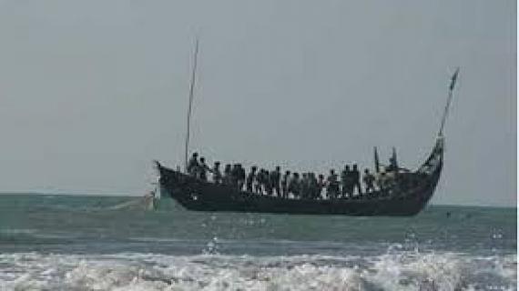 বঙ্গোপসাগরে মাছধরা ট্রলার ডাকাতি ।। অপহরণের সময় ট্রলার ডুবে পাঁচজন নিখোঁজ