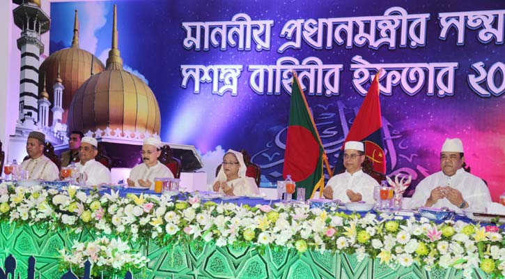 সশস্ত্র বাহিনীর ইফতারে প্রধানমন্ত্রী