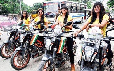 মোটরসাইকেলে ৪ কন্যার দশ দেশ ভ্রমন.... ....