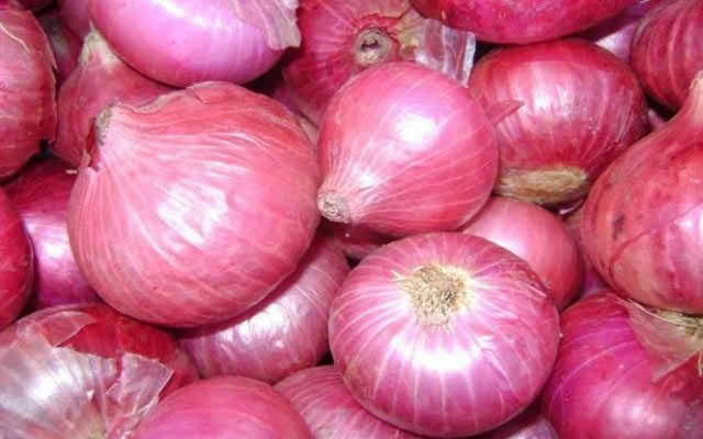 এবার পেঁয়াজেও মিলল ফরমালিন ।। কক্সবাজারে ১০০ বস্তা জব্দ করল আদালত ...