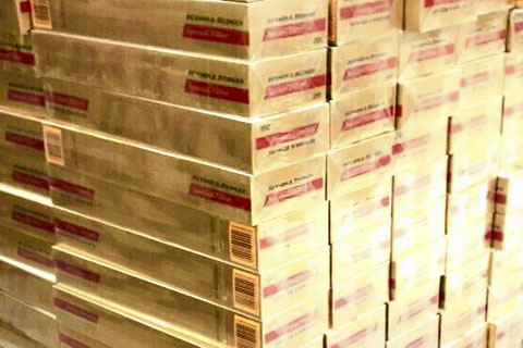 শাহজালালে তিন হাজার কার্টন বিদেশি সিগারেট জব্দ