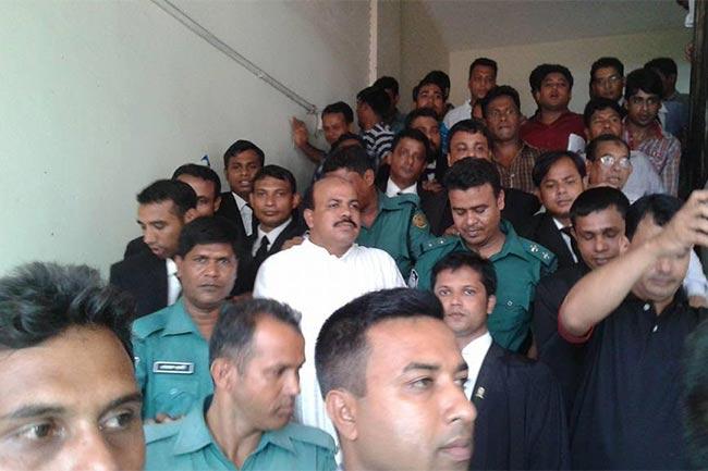 ৮ মামলায় শ্যোন অ্যারেস্ট দেখিয়ে বিএনপিনেতা আসলাম চৌধুরীকে কারাগারে প্রেরন