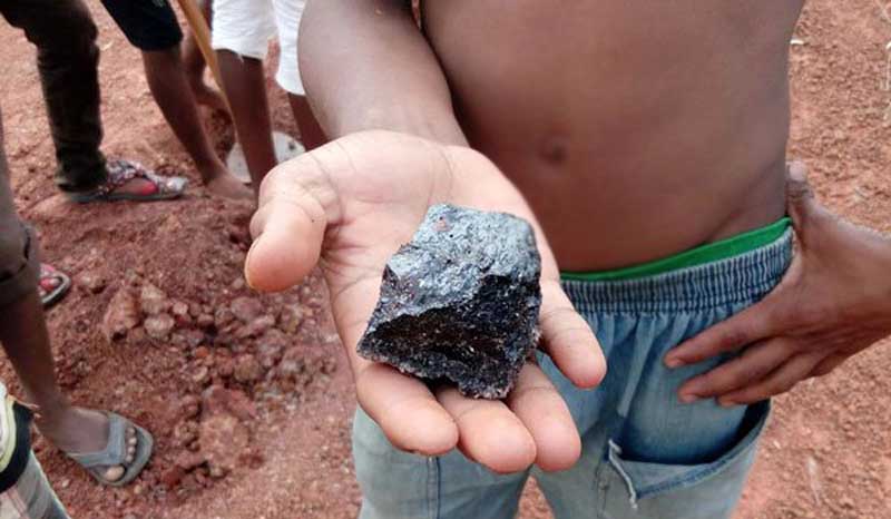 পশ্চিমবঙ্গের বোলপুরে গলিক পাথর পাওয়া নিয়ে চাঞ্চল্য