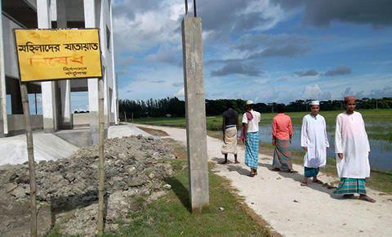 আমতলীতে ছালেহিয়া খানকা শরীফের ফতোয়া ।। সরকারি সড়কে নারীদের চলাচল নিষিদ্ধ....