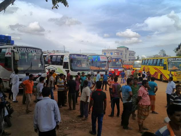 বাস মালিকদের অভ্যন্তরীণ দ্বন্দ্বে নাটোর-রাজশাহী রুটে বাস চলাচল বন্ধ