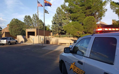 যুক্তরাষ্ট্রের অ্যারিজোনা অঙ্গরাজ্যের আদালতের সামনে গুলিতে দুই নারী নিহত