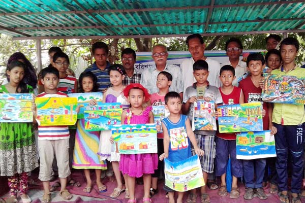 বরিশালে খাল রক্ষার দাবিতে অভিনব উদ্যোগ, চিত্রাংকন প্রতিযোগিতা