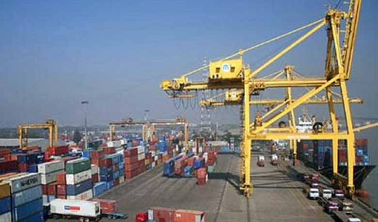 সমুদ্র উত্তাল হওয়ায় মংলা বন্দরে পণ্য বোঝাই-খালাস ব্যাহত