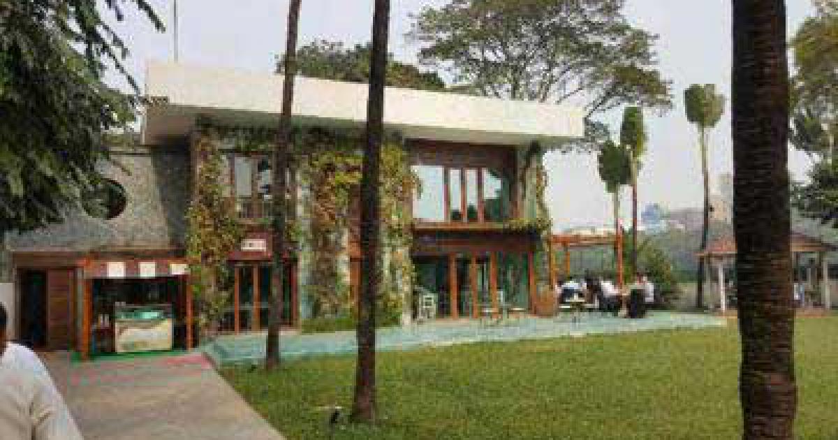 গুলশান হামলায় ঢাকা মেডিকেল কলেজকে চিকিৎসাধীনদের প্রত্যেককে লাখ টাকা অনুদান।।