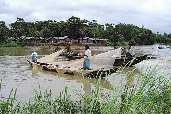 হালদা নদীতে মিলল ৩ জনের লাশ, নিখোঁজ ২