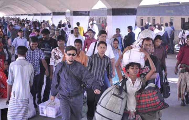 ঈদের ছুটি শেষে রাজধানীমুখী মানুষের ঢল।। গন পরিবহনে উপচে পড়া ভীড়...