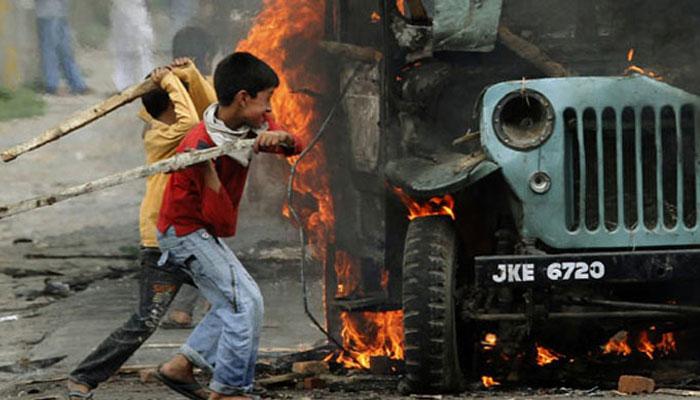 থমথমে কাশ্মীর, মৃত ২৩, কাশ্মীর তোপ পাকিস্তানের, কড়া জবাব দিল্লির