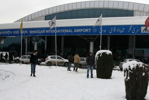 কাশ্মির সংঘর্ষে বিপাকে পর্যটকরা