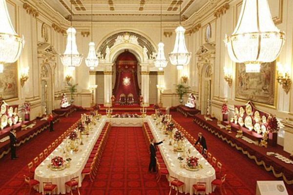 বাকিংহাম প্যালেসে গৃহকর্মী চাই, বেতন ১২ লক্ষ টাকা!