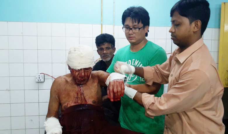 কক্সবাজারে বৌদ্ধ পুরোহিতকে কুপিয়ে জখম   