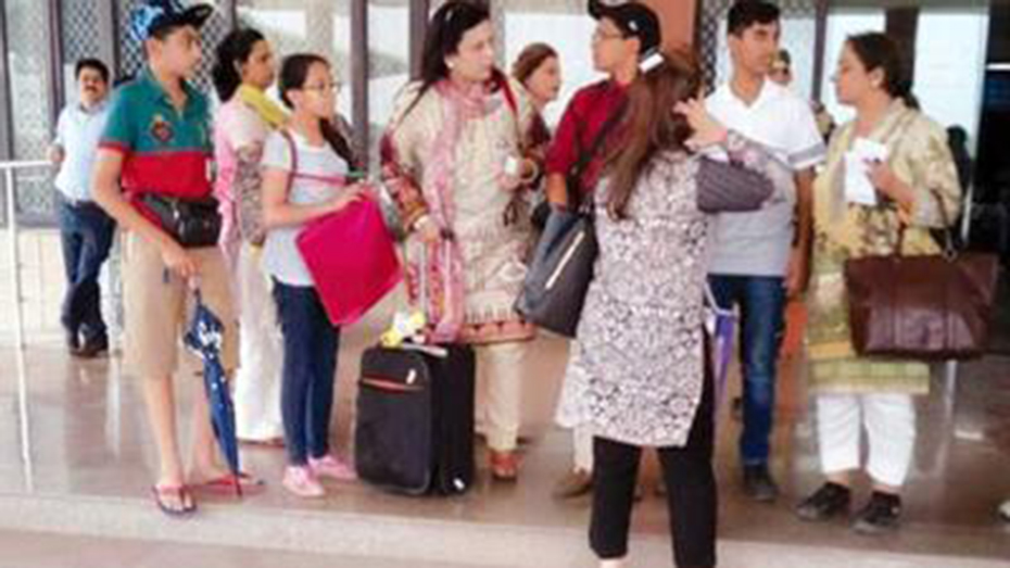 শিবসেনার হুংকারে ভারত ছাড়ল পাকিস্তানি শিক্ষার্থীরা।।