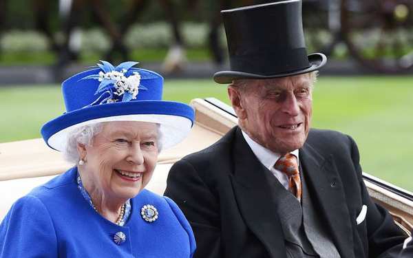 রাজকীয় দায়িত্ব থেকে অবসরের ঘোষনা দিলেন রানী এলিজাবেথের স্বামী প্রিন্স ফিলিপ।।