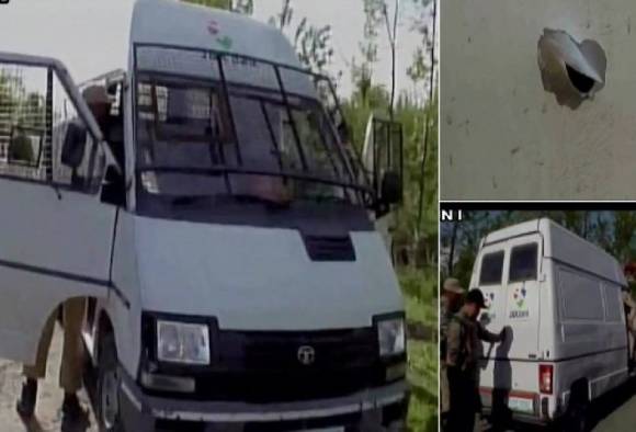 নিরাপত্তার অভাবে দক্ষিণ কাশ্মীরে ব্যাঙ্কের ৪০টি শাখায় নগদ লেনদেন বন্ধ