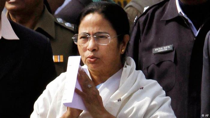 ভারত-চীন সম্পর্ক তলানিতে , মুখ্যমন্ত্রী মমতার বেজিং সফরে না করে দিল দিল্লী