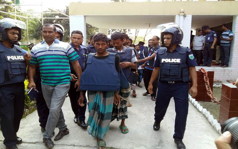 চাঁপাইনবাবগঞ্জে গ্রেফতার ৭ জঙ্গি রিমান্ডে।।   