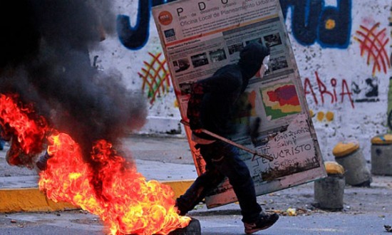 ভেনিজুয়েলায় সরকার বিরোধী বিক্ষোভে মৃতের সংখ্যা বেড়ে ৪২।।   