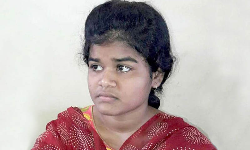 ভারতের পশ্চিমবঙ্গে মাদ্রাসা পরীক্ষায় সকলকে তাক লাগিয়ে দিল এক হিন্দু ছাত্রী।।