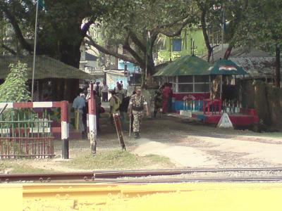 হিলি সীমান্ত এলাকা পরিদর্শন করল তিন বাহিনীর শিক্ষানবিশ প্রতিনিধি দল।।