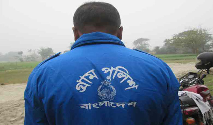 দিনাজপুরে ৪ দফা দাবিতে গ্রাম পুলিশদের মানববন্ধন।।   