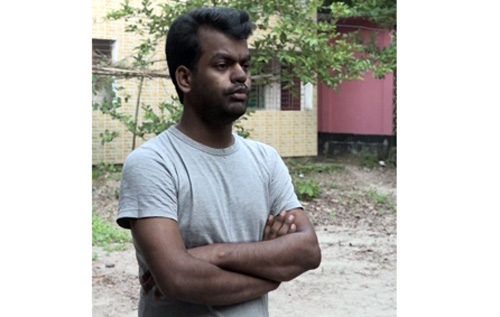 রাজধানী থেকে রহস্যজনকভাবে নিখোঁজ যুবক সুজনের ৬মাস পর অজ্ঞাতবাস থেকে ঘরে ফেরার গল্প ..........   