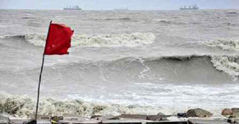   ঘূর্ণিঝড় মোরা বাংলাদেশের উপকূলের আরও কাছাকাছি, ১০ নম্বর মহাবিপদ সংকেত।।   