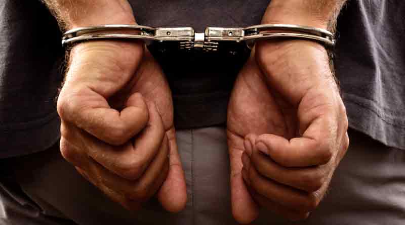 সিরাজগঞ্জে অস্ত্রসহ ৩ শীর্ষ ডাকাত গ্রেফতার।।