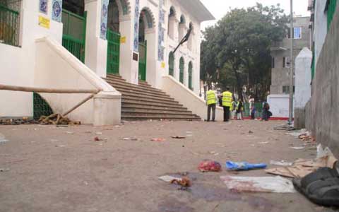 রাজধানীর পুরান ঢাকার ঐতিহ্য হোসেনি দালানে বোমা হামলায় জড়িত ১০ জঙ্গির বিচার শুরু।।   