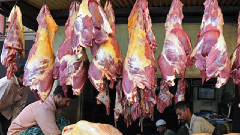 রাজধানীতে নির্ধারিতর চেয়ে বেশি দামে মাংস বিক্রি করায় জরিমানা।।
